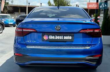 Седан Volkswagen Jetta 2023 в 