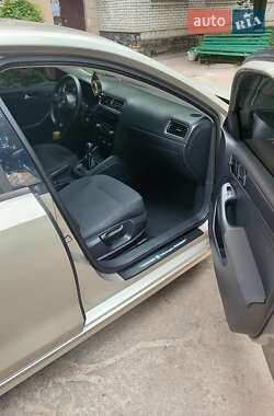 Седан Volkswagen Jetta 2012 в 