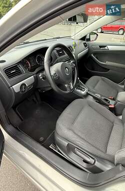 Седан Volkswagen Jetta 2011 в 