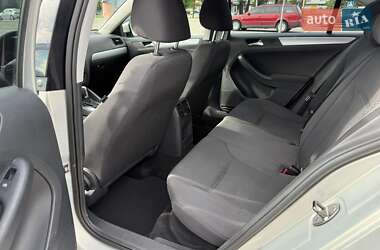 Седан Volkswagen Jetta 2011 в 