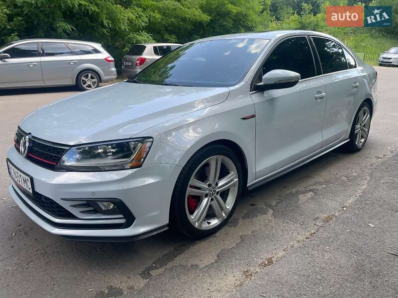 Седан Volkswagen Jetta 2016 в Львові