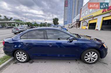 Седан Volkswagen Jetta 2013 в 