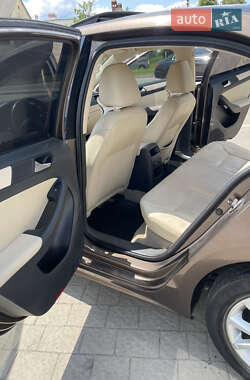 Седан Volkswagen Jetta 2011 в 