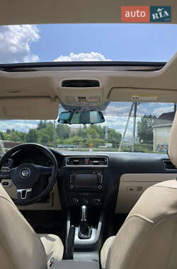 Седан Volkswagen Jetta 2011 в 