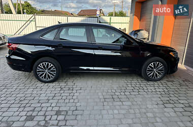 Седан Volkswagen Jetta 2019 в 