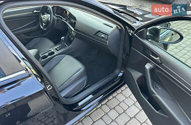 Седан Volkswagen Jetta 2019 в 