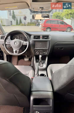 Седан Volkswagen Jetta 2011 в 