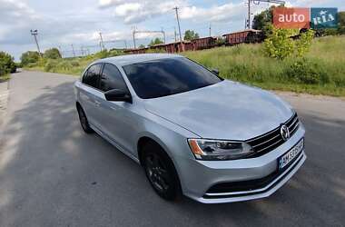 Седан Volkswagen Jetta 2015 в 