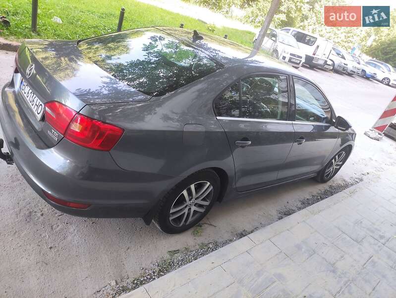 Седан Volkswagen Jetta 2012 в Львове