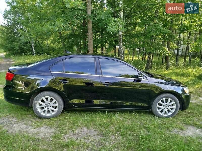Седан Volkswagen Jetta 2013 в Мурованых Куриловцах