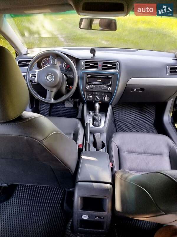 Седан Volkswagen Jetta 2013 в Мурованых Куриловцах