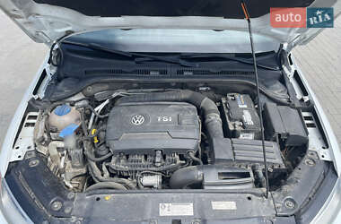 Седан Volkswagen Jetta 2014 в 