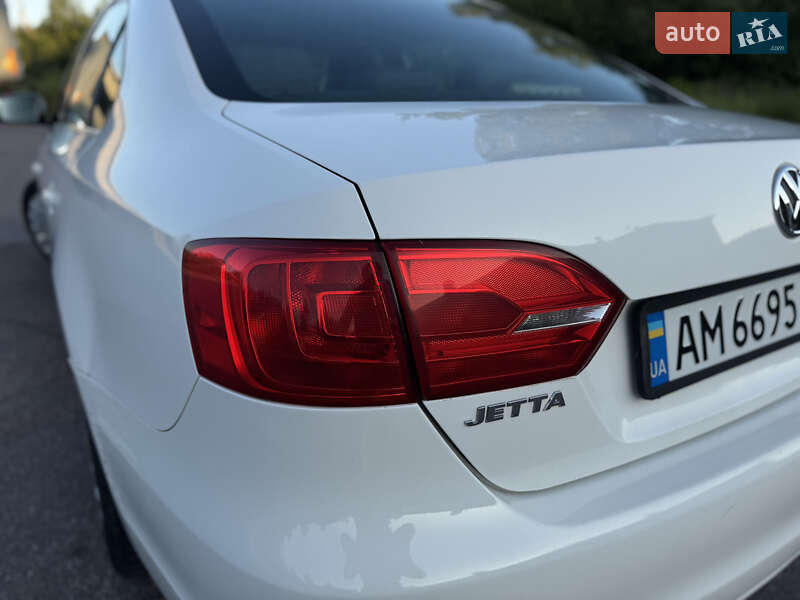 Седан Volkswagen Jetta 2012 в Житомире