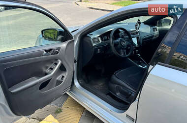 Седан Volkswagen Jetta 2012 в 