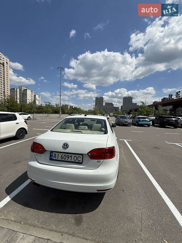 Седан Volkswagen Jetta 2014 в Києві