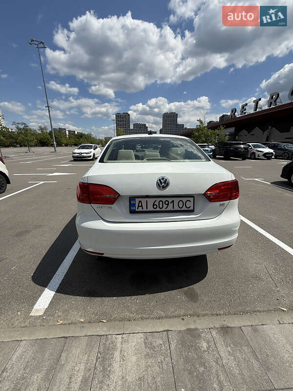 Седан Volkswagen Jetta 2014 в Києві