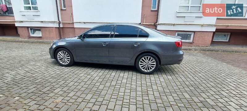 Седан Volkswagen Jetta 2014 в Івано-Франківську