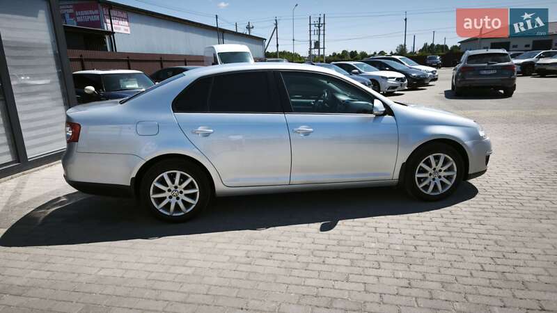 Седан Volkswagen Jetta 2009 в Львове