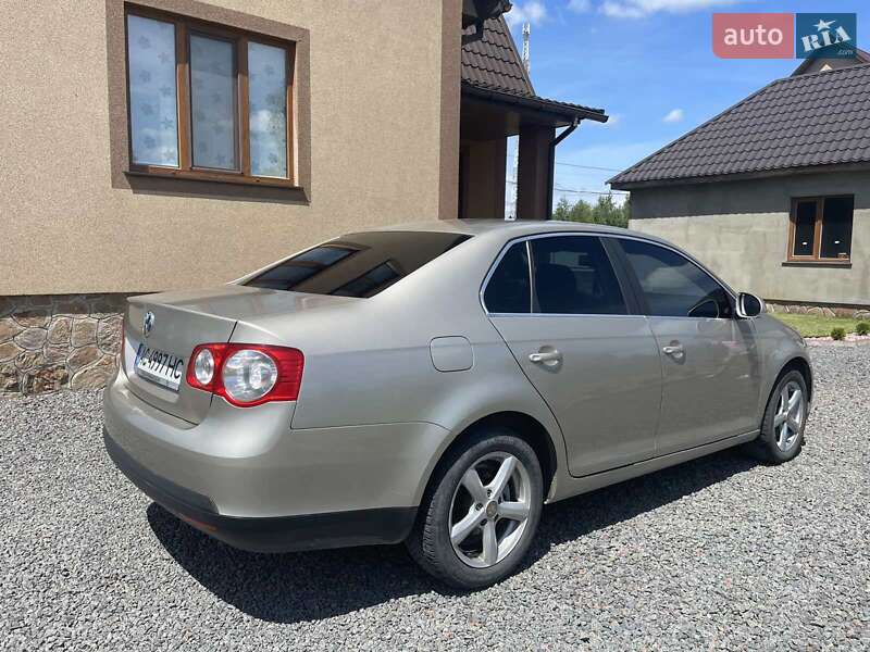 Седан Volkswagen Jetta 2007 в Рокитному