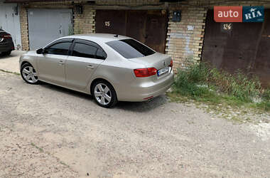 Седан Volkswagen Jetta 2012 в Києві