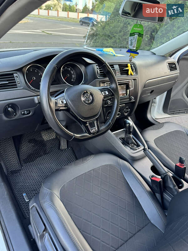 Седан Volkswagen Jetta 2016 в Кривому Розі