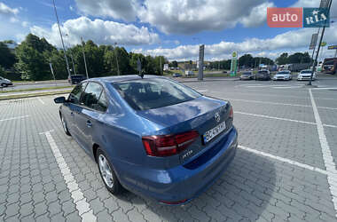 Седан Volkswagen Jetta 2016 в 