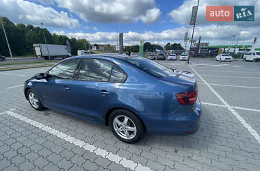 Седан Volkswagen Jetta 2016 в 