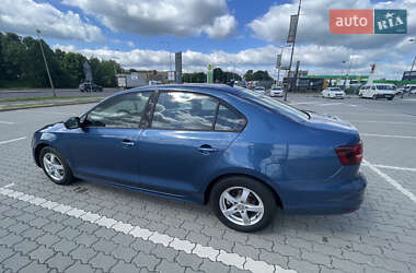 Седан Volkswagen Jetta 2016 в 