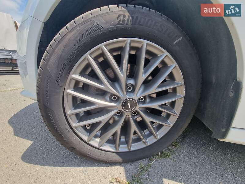 Седан Volkswagen Jetta 2015 в Дніпрі