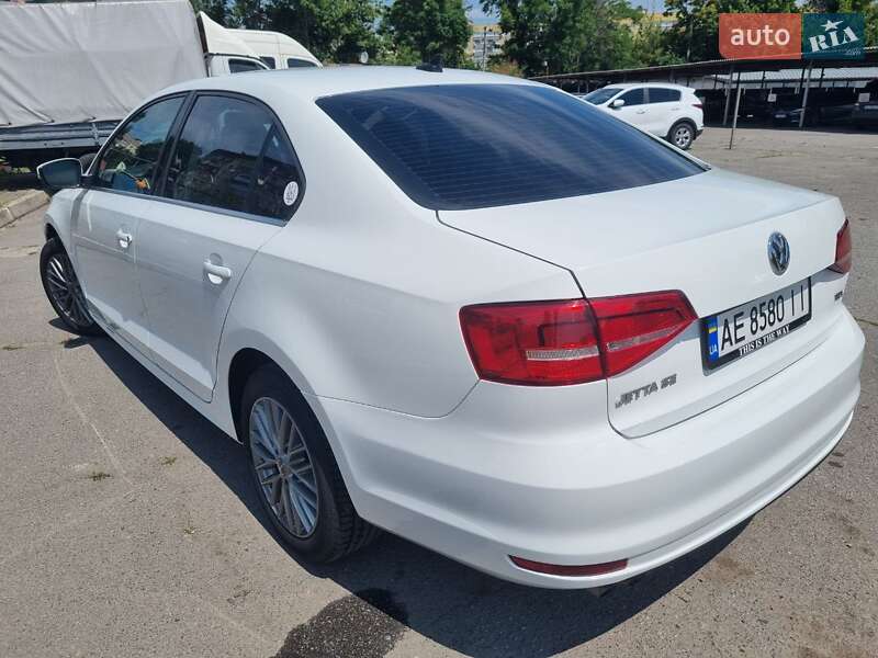 Седан Volkswagen Jetta 2015 в Дніпрі