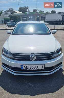 Седан Volkswagen Jetta 2015 в Дніпрі