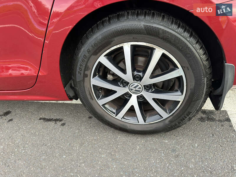 Седан Volkswagen Jetta 2017 в Львові