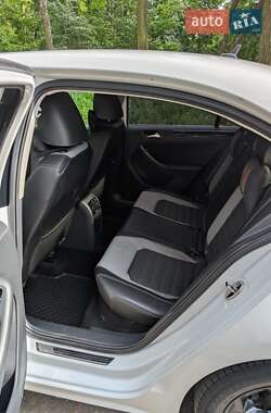 Седан Volkswagen Jetta 2016 в Черновцах