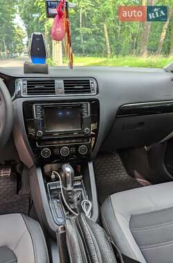 Седан Volkswagen Jetta 2016 в Черновцах