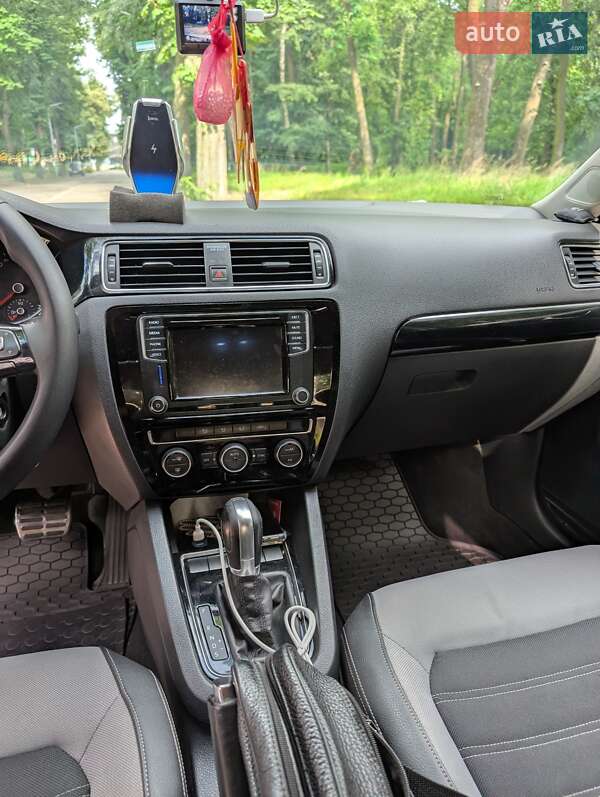 Седан Volkswagen Jetta 2016 в Черновцах