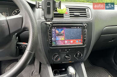 Седан Volkswagen Jetta 2012 в 