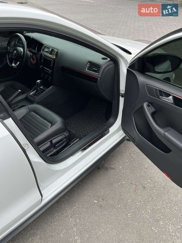Седан Volkswagen Jetta 2017 в Полтаве