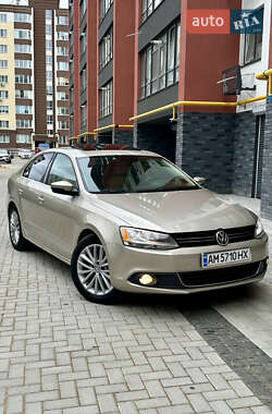 Седан Volkswagen Jetta 2012 в Житомирі