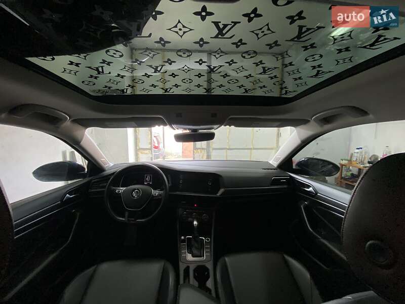 Седан Volkswagen Jetta 2019 в Львове