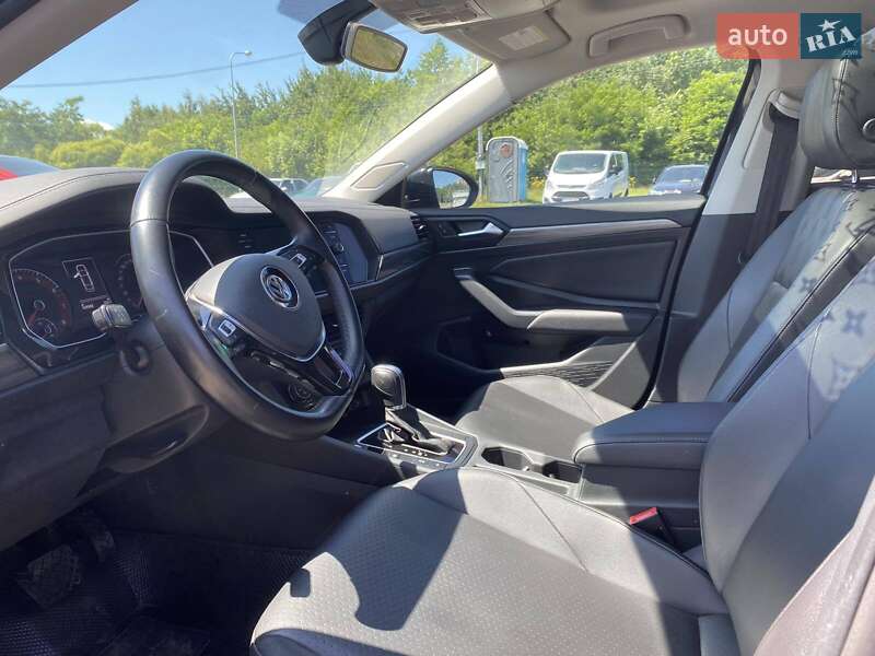 Седан Volkswagen Jetta 2019 в Львове