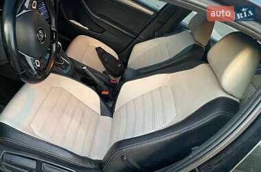 Седан Volkswagen Jetta 2015 в 