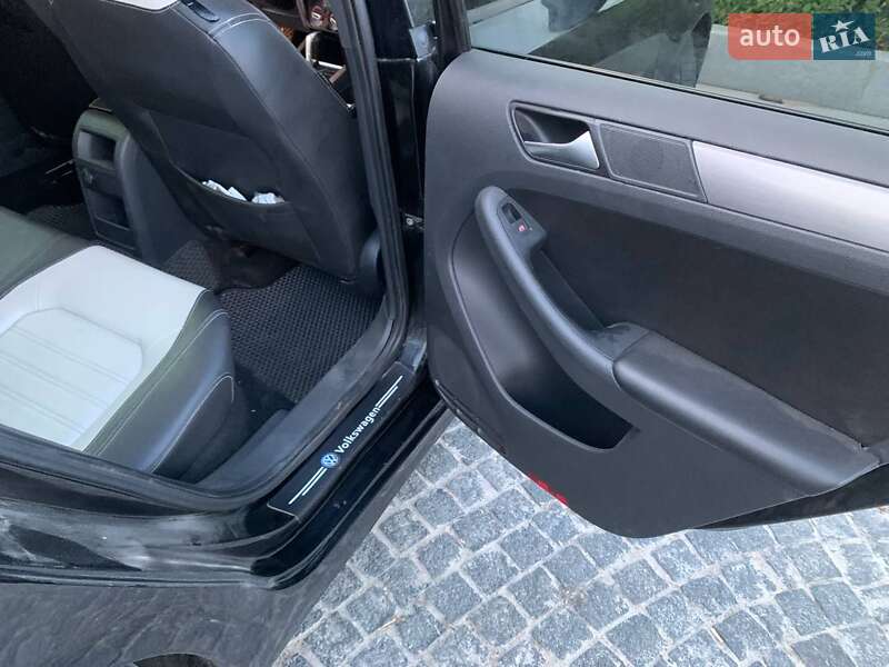 Седан Volkswagen Jetta 2015 в Дніпрі