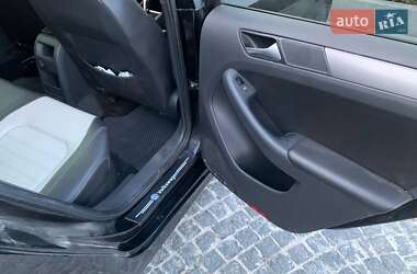 Седан Volkswagen Jetta 2015 в 
