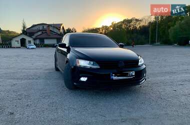 Седан Volkswagen Jetta 2015 в 