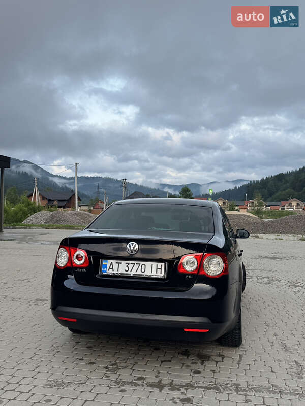 Седан Volkswagen Jetta 2006 в Микуличине