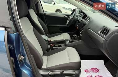 Седан Volkswagen Jetta 2016 в 