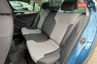 Седан Volkswagen Jetta 2016 в 