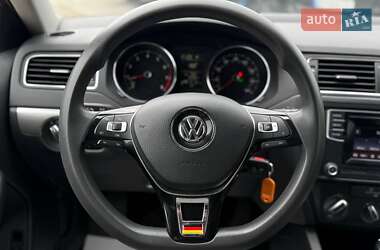 Седан Volkswagen Jetta 2016 в 