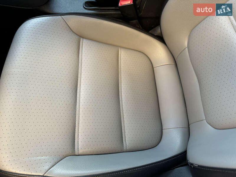 Седан Volkswagen Jetta 2013 в Києві