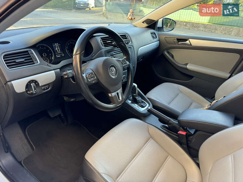 Седан Volkswagen Jetta 2013 в Києві